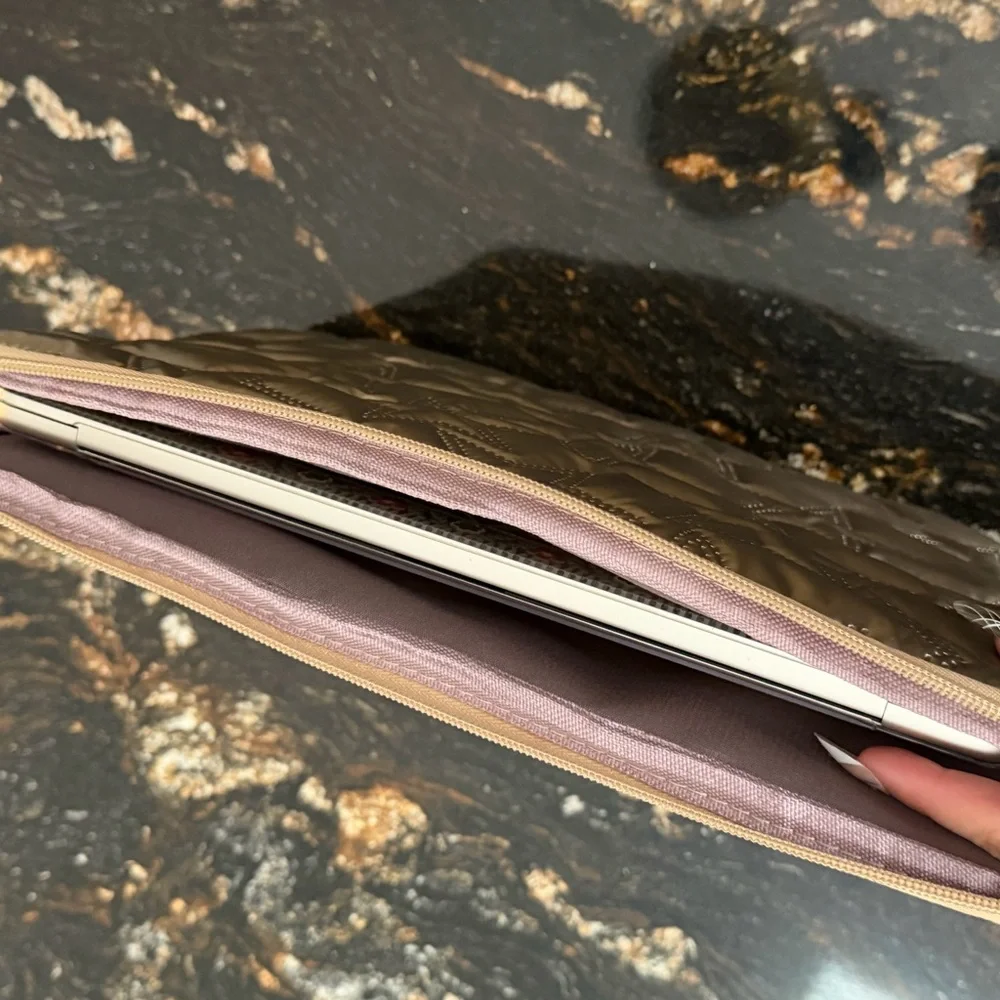 NEVER USED Quilted Star Puffer Laptop Sleeve in Metallic Champagne
